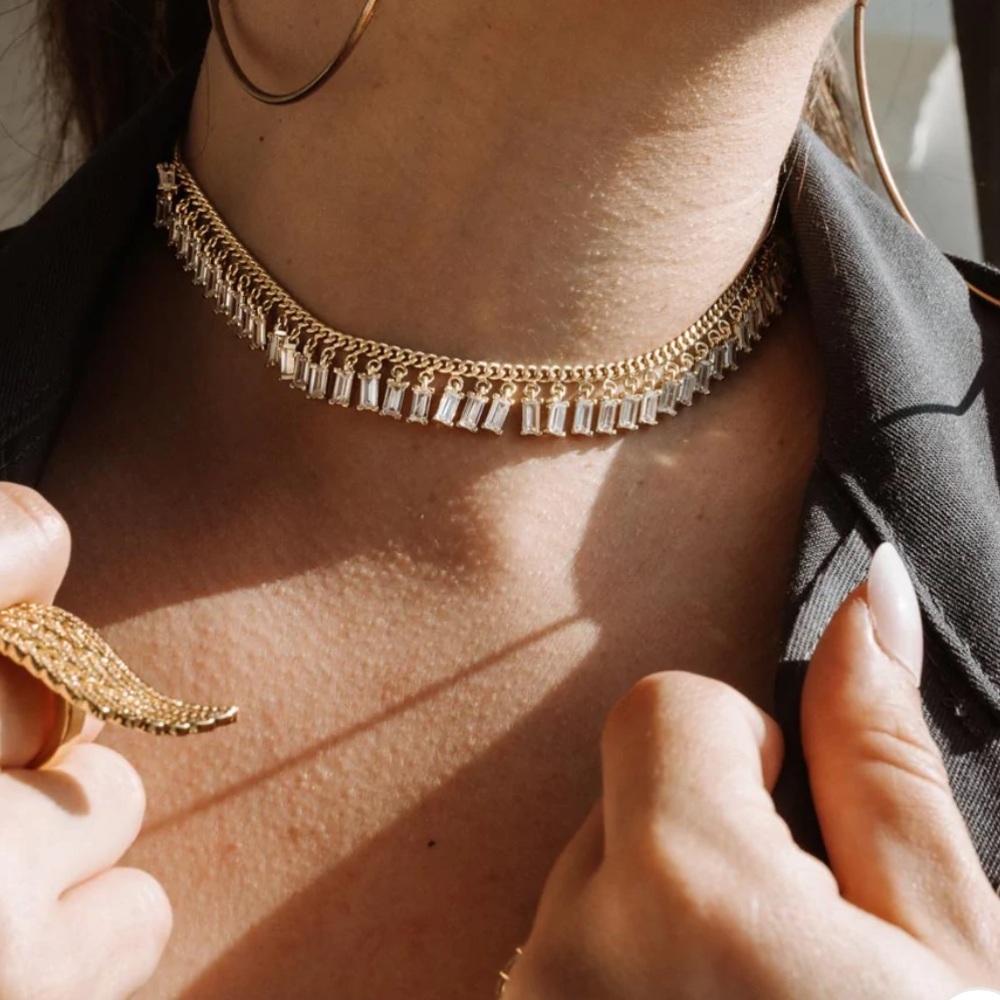 The gold goddess WOMENS GOLD DIAMOND BAGUETTE CHOKER NECKLACE